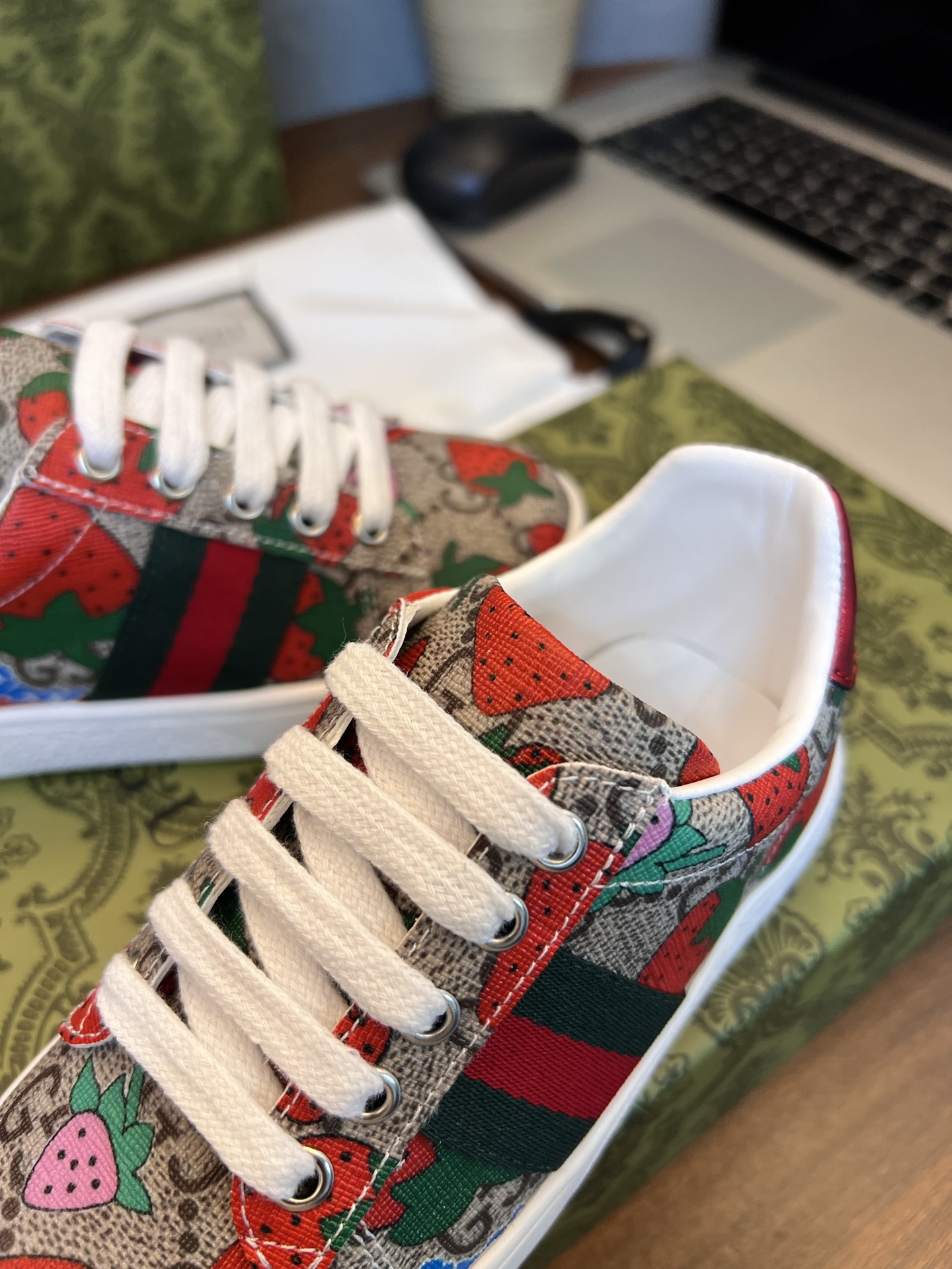 Children's shoes child